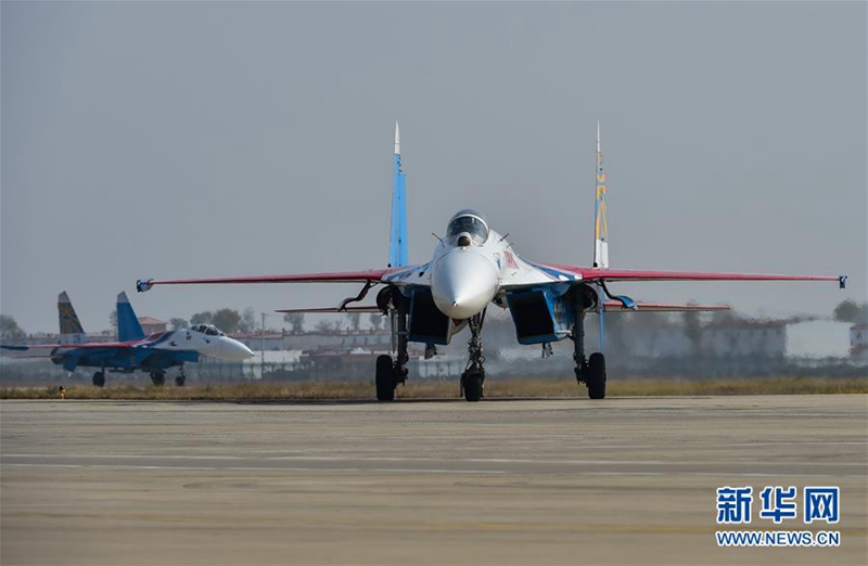 Kunstflugstaffel ?Russische Recken“ erreicht China 