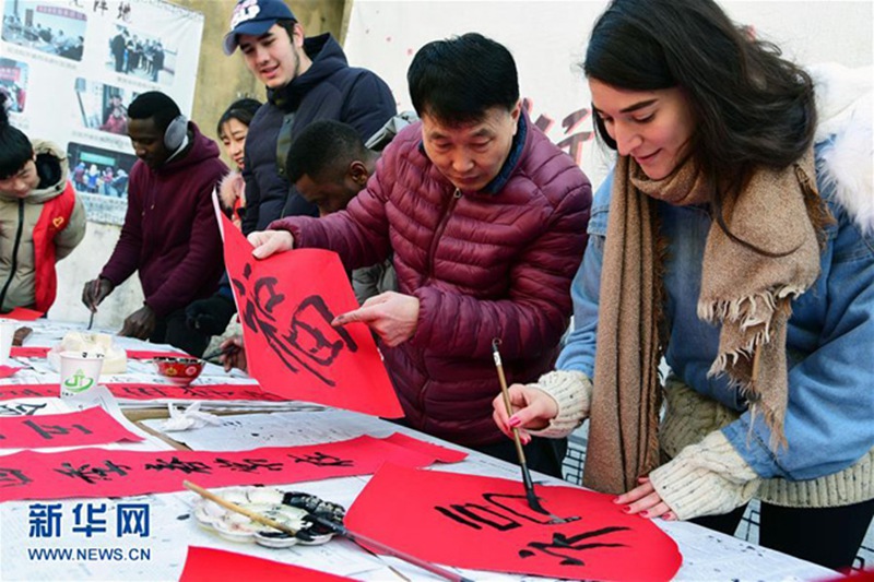 Ausl?nder lernen chinesische Kultur kennen