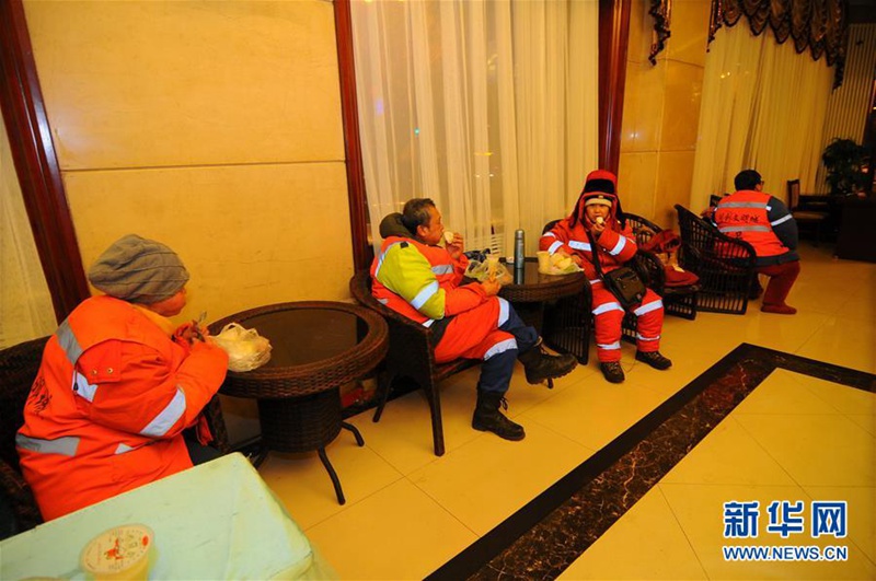 Reinigungskr?fte im kalten Winter 