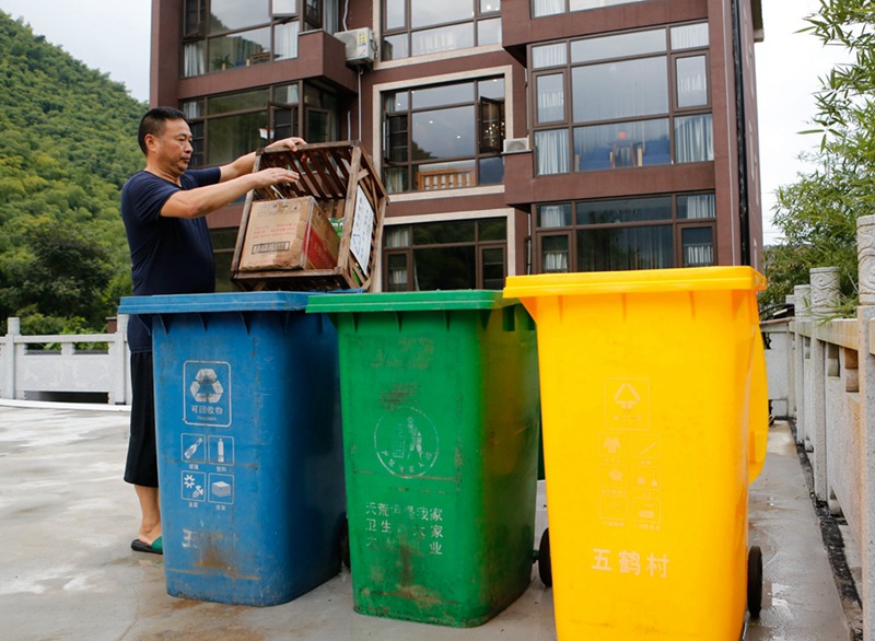 Bewohner in l?ndlichen Gebieten werden zu Mülltrennung motiviert