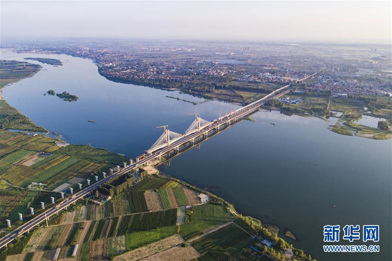 Hanjiang-Brücke von Menghua-Eisenbahn ist im Bau
