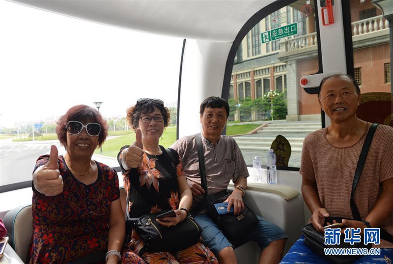 Neuer fahrerloser Minibus in der Stadt Xiamen vorgestellt