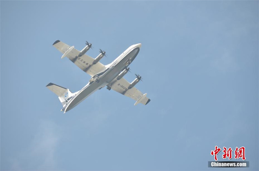 Chinas Amphibienflugzeug bereit für Testfahrt auf Wasser