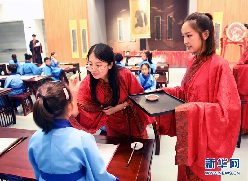 Schuljahresbeginn: Einschulung mit traditioneller Zeremonie