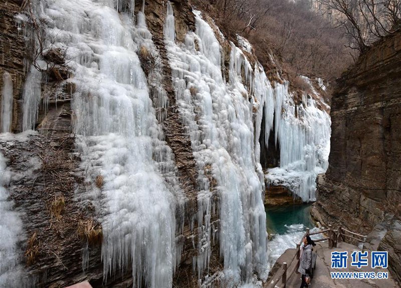 Temperatursturz am Yuntai-Berg: Wasserfall gefroren