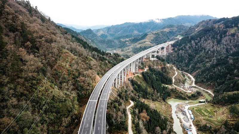 Autobahn Libo-Rongjiang für Verkehr freigegeben