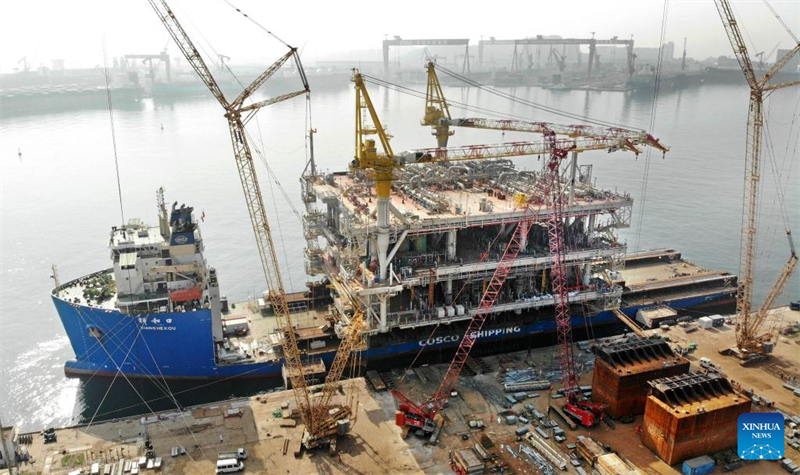 Gr??te in China gebaute internationale Offshore-?lplattform ausgeliefert