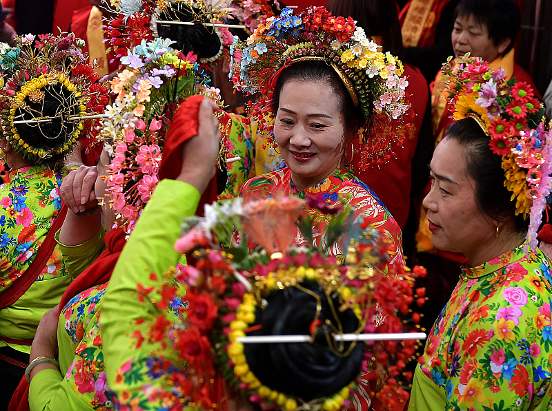 Tradition der Blumenzierde: Das kulturelle Erbe der Xunpu-Frauen
